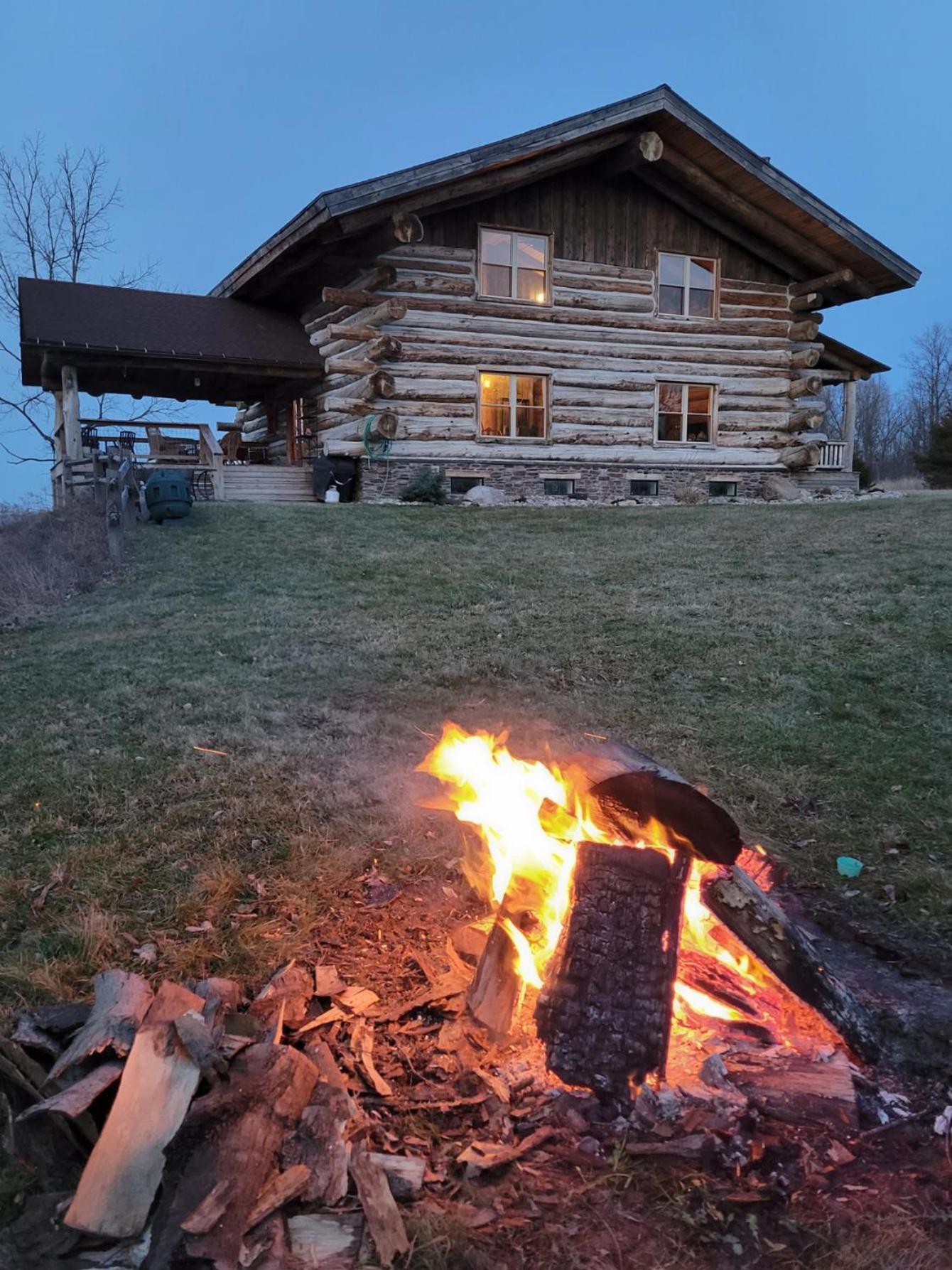 Livonia Firefly Creek Lodge מראה חיצוני תמונה