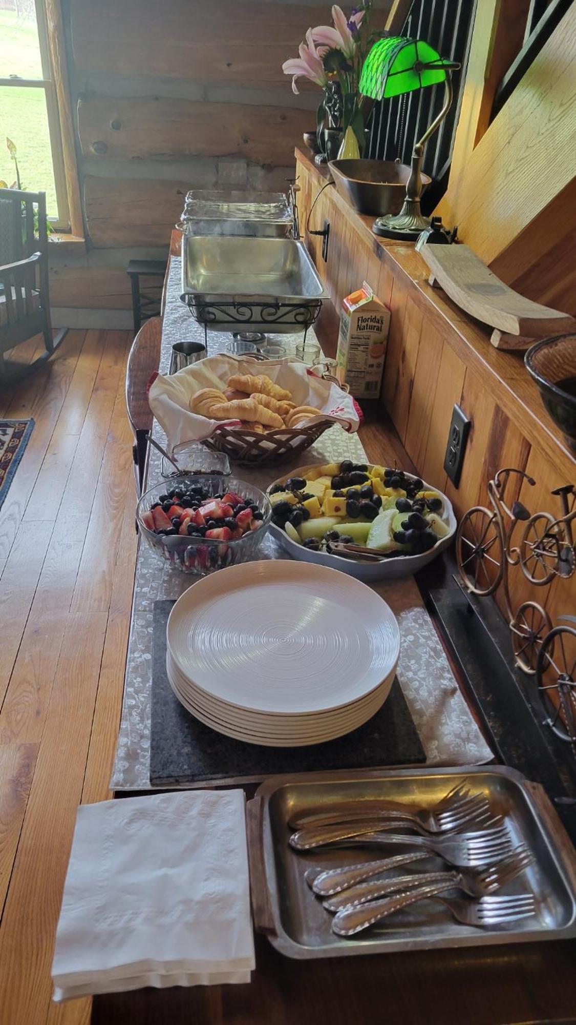 Livonia Firefly Creek Lodge מראה חיצוני תמונה